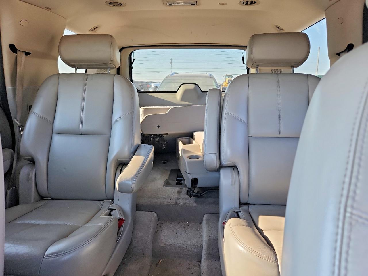 2007 Gmc Yukon Silver vin: 1GKFC13097R164859