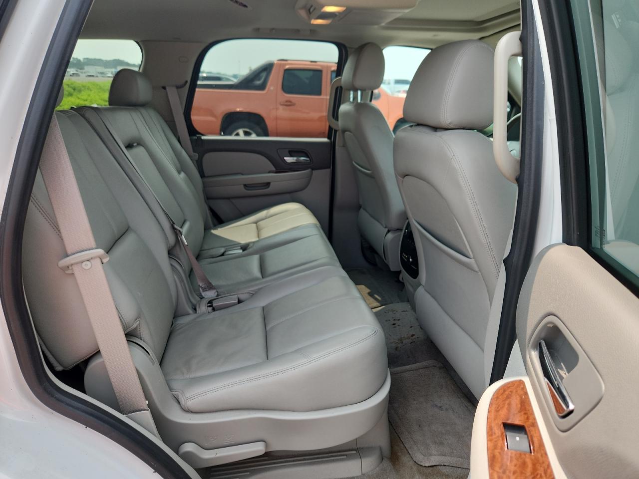2008 Gmc Yukon Hybrid White vin: 1GKFC13588R220948