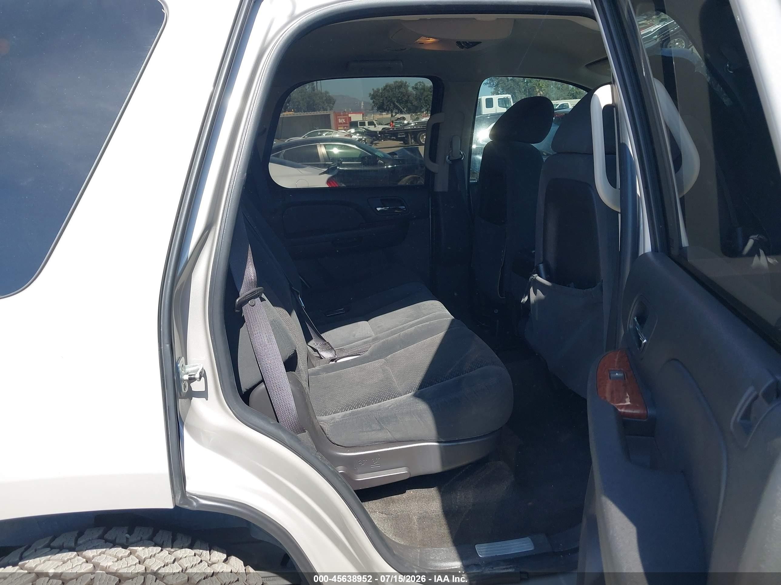 2007 Gmc Yukon Sle Silver vin: 1GKFC13C27J349988
