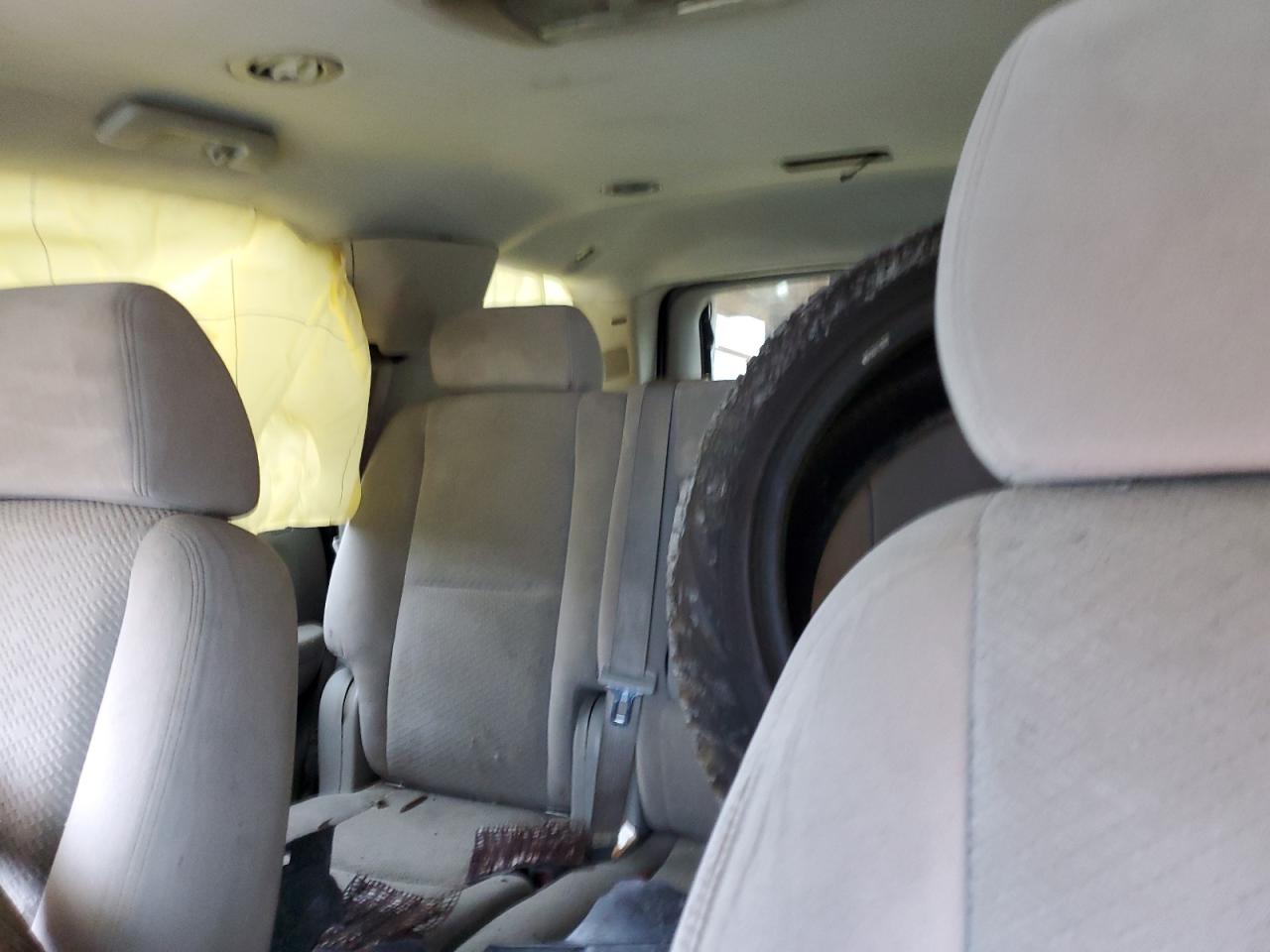 2008 Gmc Yukon Gray vin: 1GKFC13C28R103719