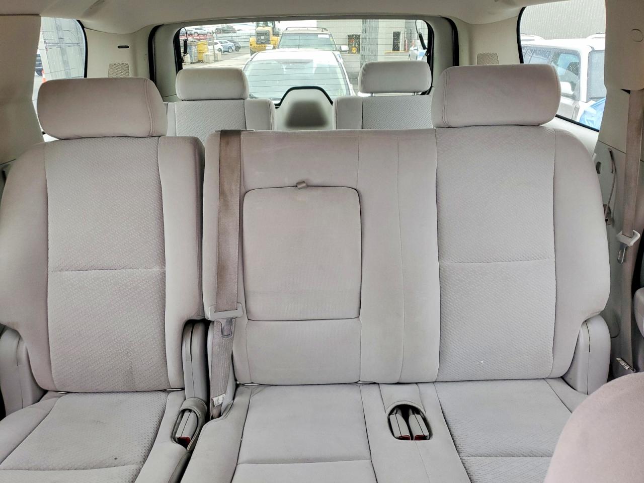 2007 Gmc Yukon Silver vin: 1GKFC13C37J252542