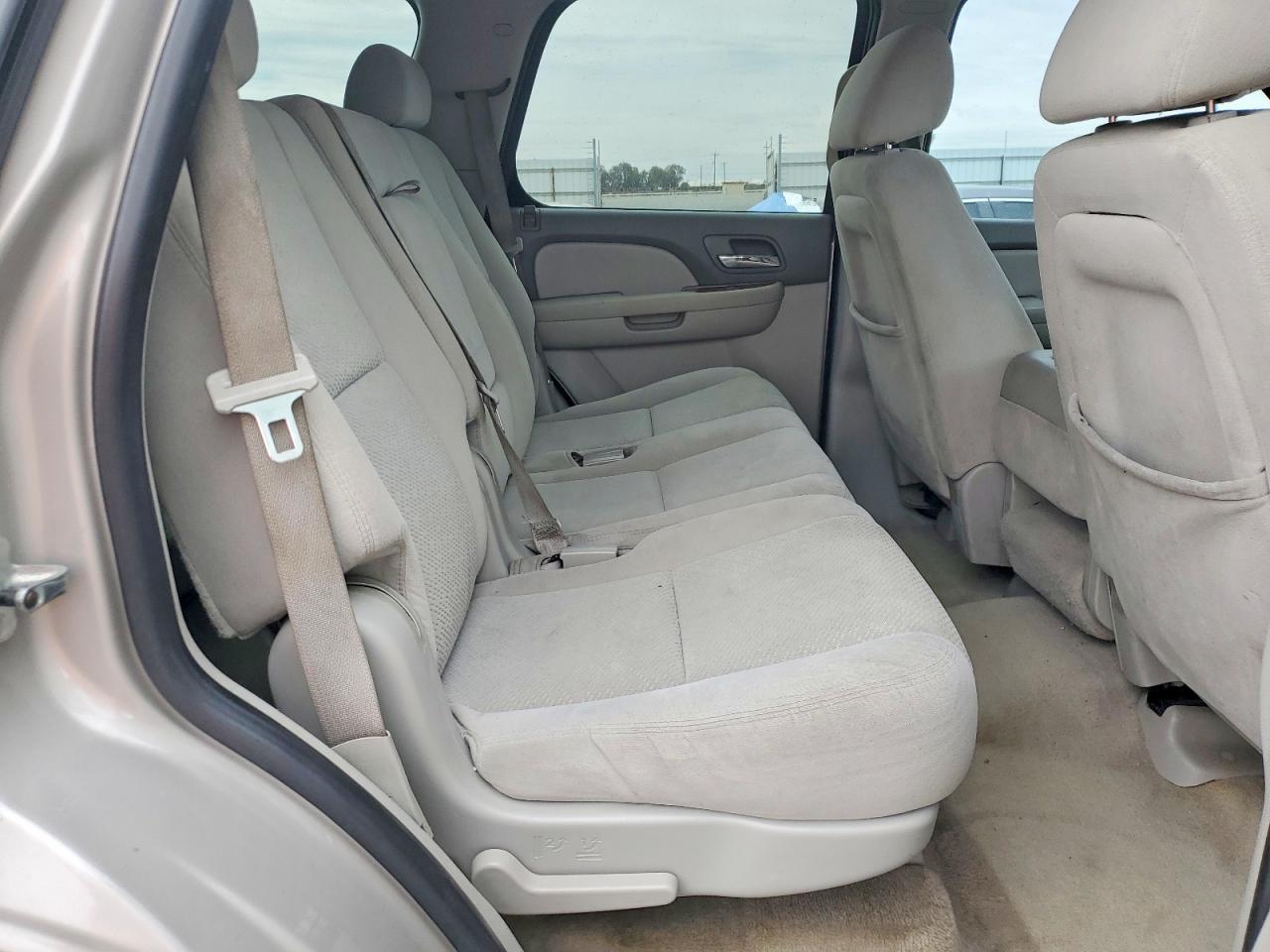 2007 Gmc Yukon Silver vin: 1GKFC13C37J252542