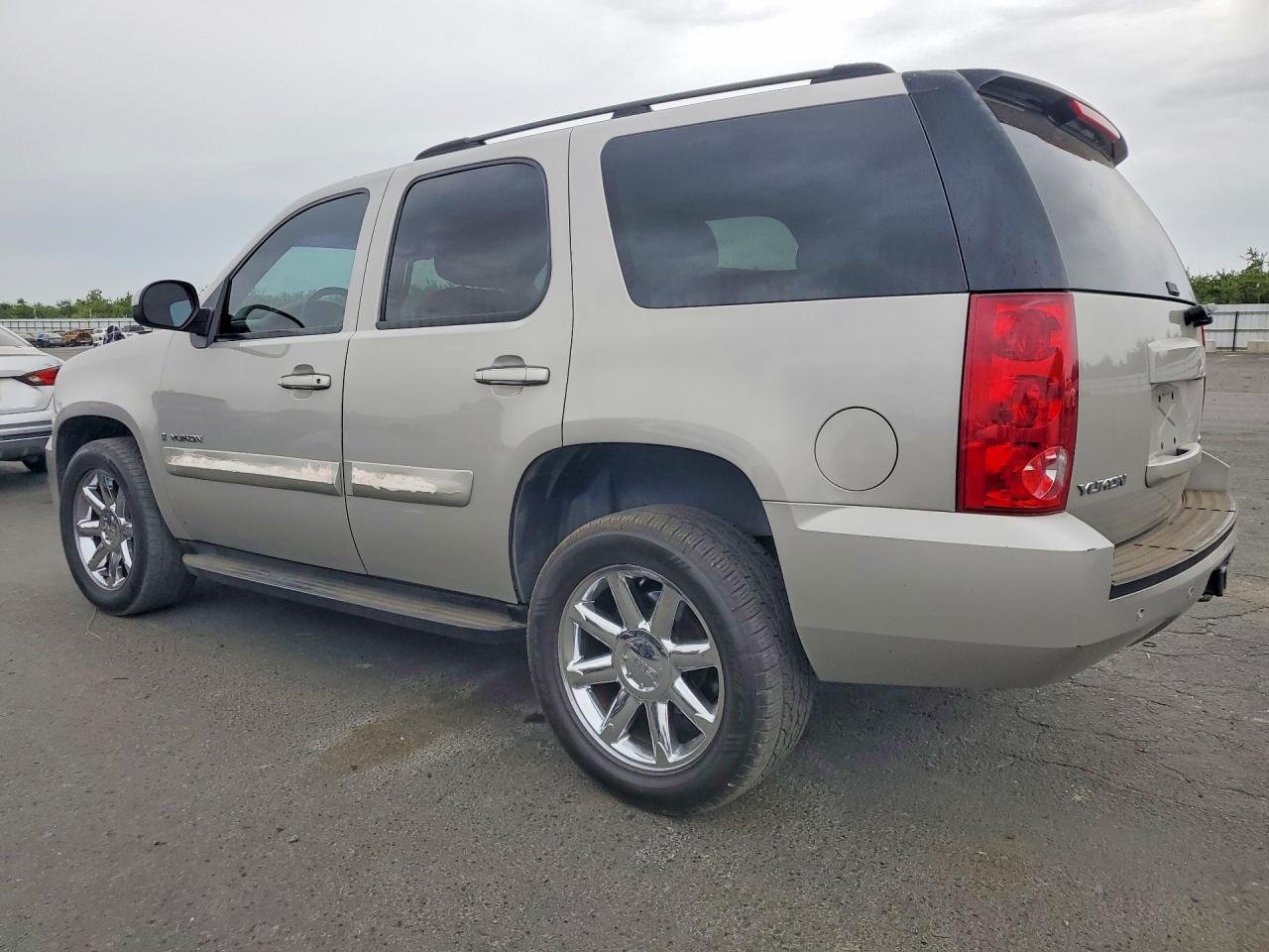 2007 Gmc Yukon Silver vin: 1GKFC13C37J252542