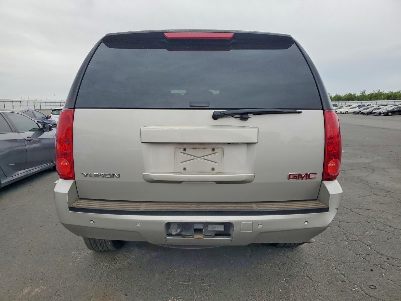 2007 Gmc Yukon Silver vin: 1GKFC13C37J252542