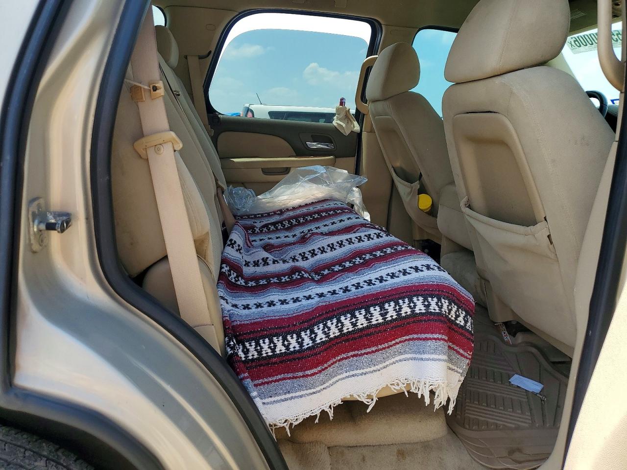 2007 Gmc Yukon Beige vin: 1GKFC13C57R369427