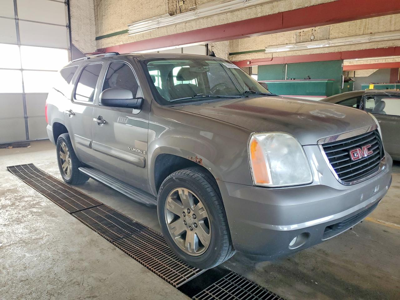 2008 Gmc Yukon Gray vin: 1GKFC13J28J213554