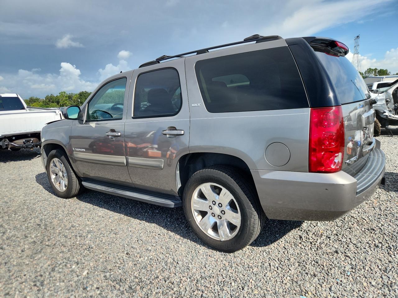 2007 Gmc Yukon Gray vin: 1GKFC13J97R132079