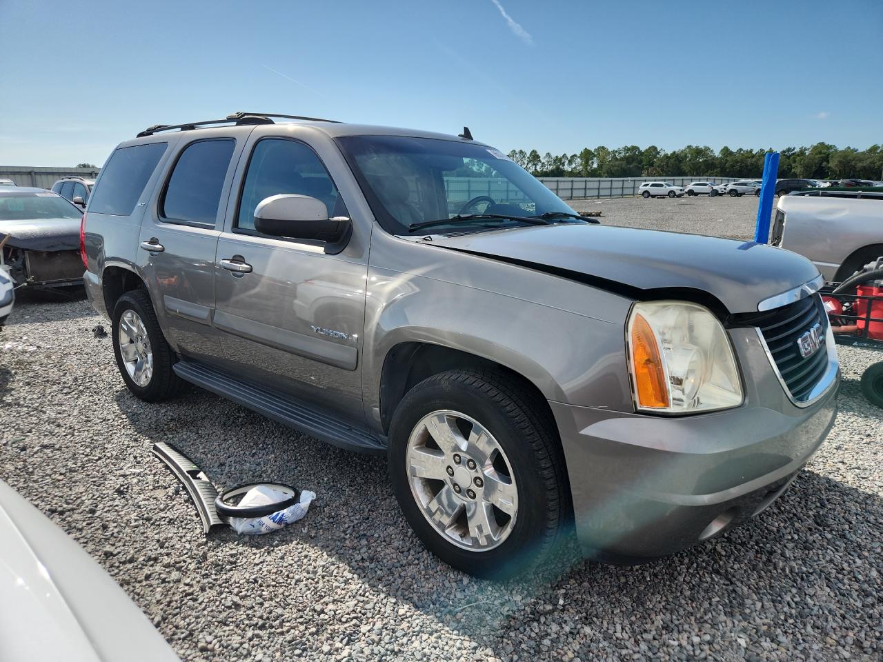 2007 Gmc Yukon Gray vin: 1GKFC13J97R132079