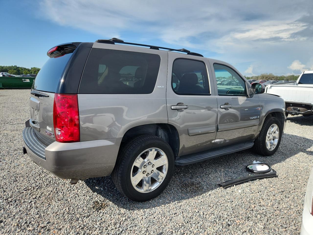 2007 Gmc Yukon Gray vin: 1GKFC13J97R132079