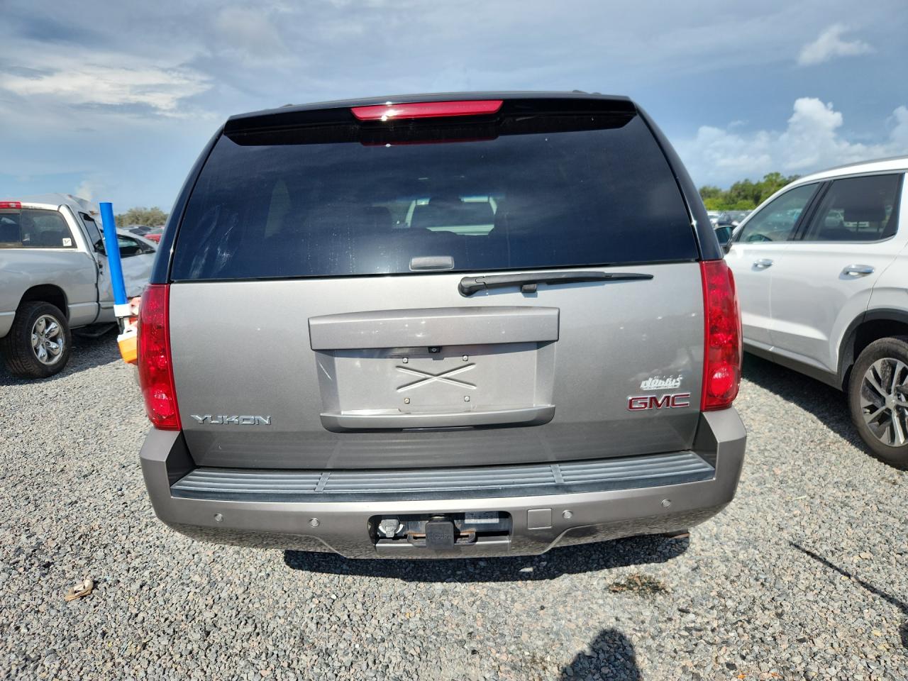 2007 Gmc Yukon Gray vin: 1GKFC13J97R132079