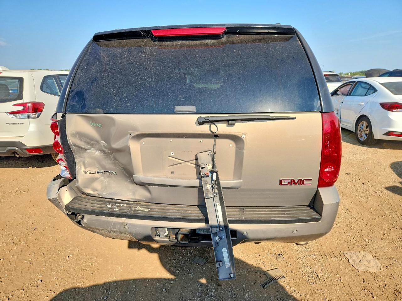 2007 Gmc Yukon Cream vin: 1GKFC13J97R143888