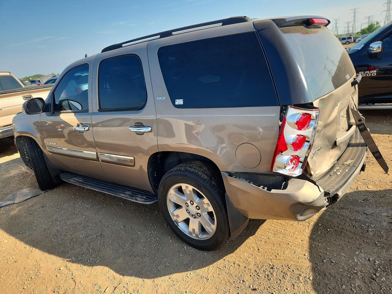 2007 Gmc Yukon Cream vin: 1GKFC13J97R143888
