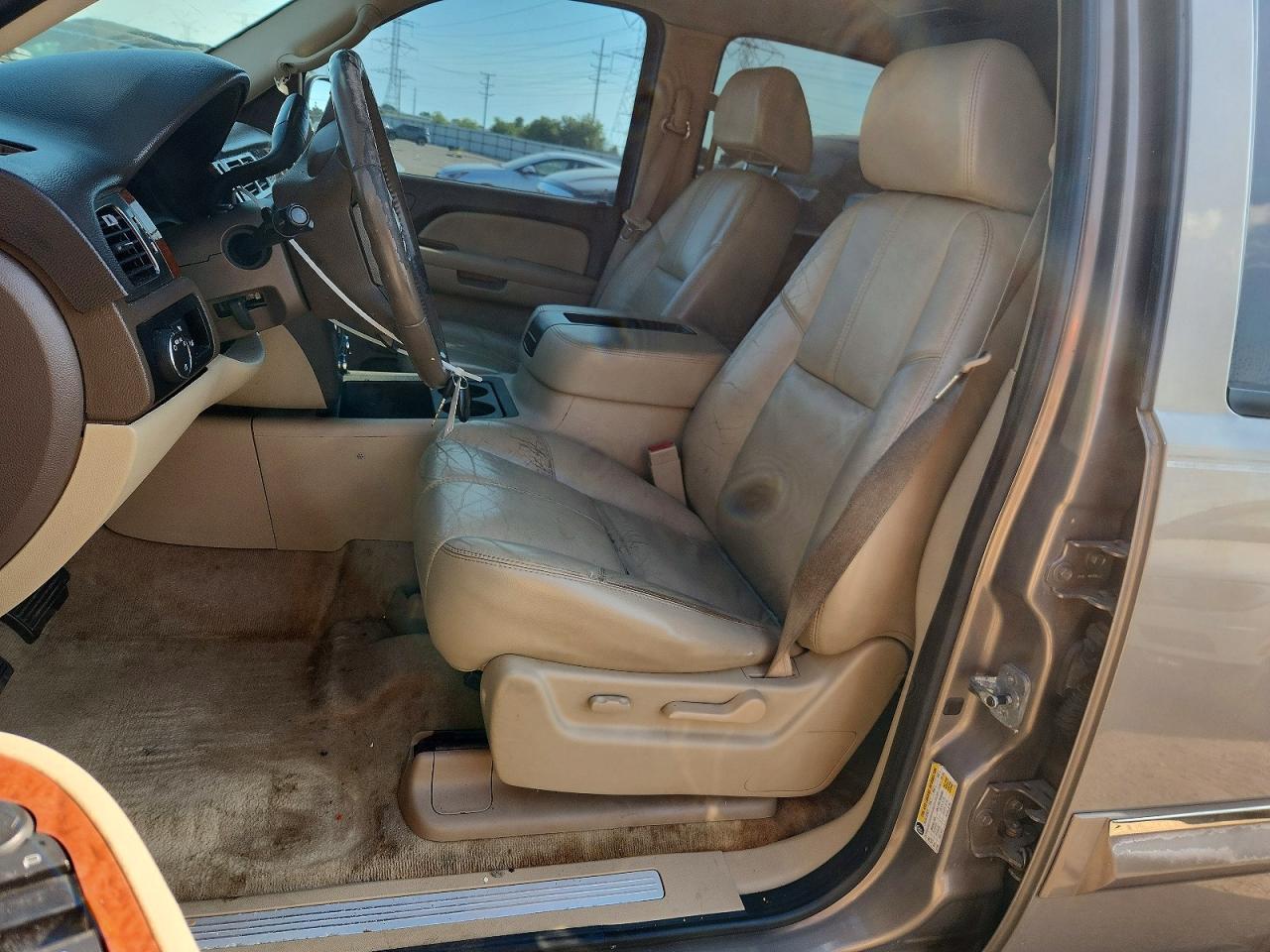 2007 Gmc Yukon Cream vin: 1GKFC13J97R143888