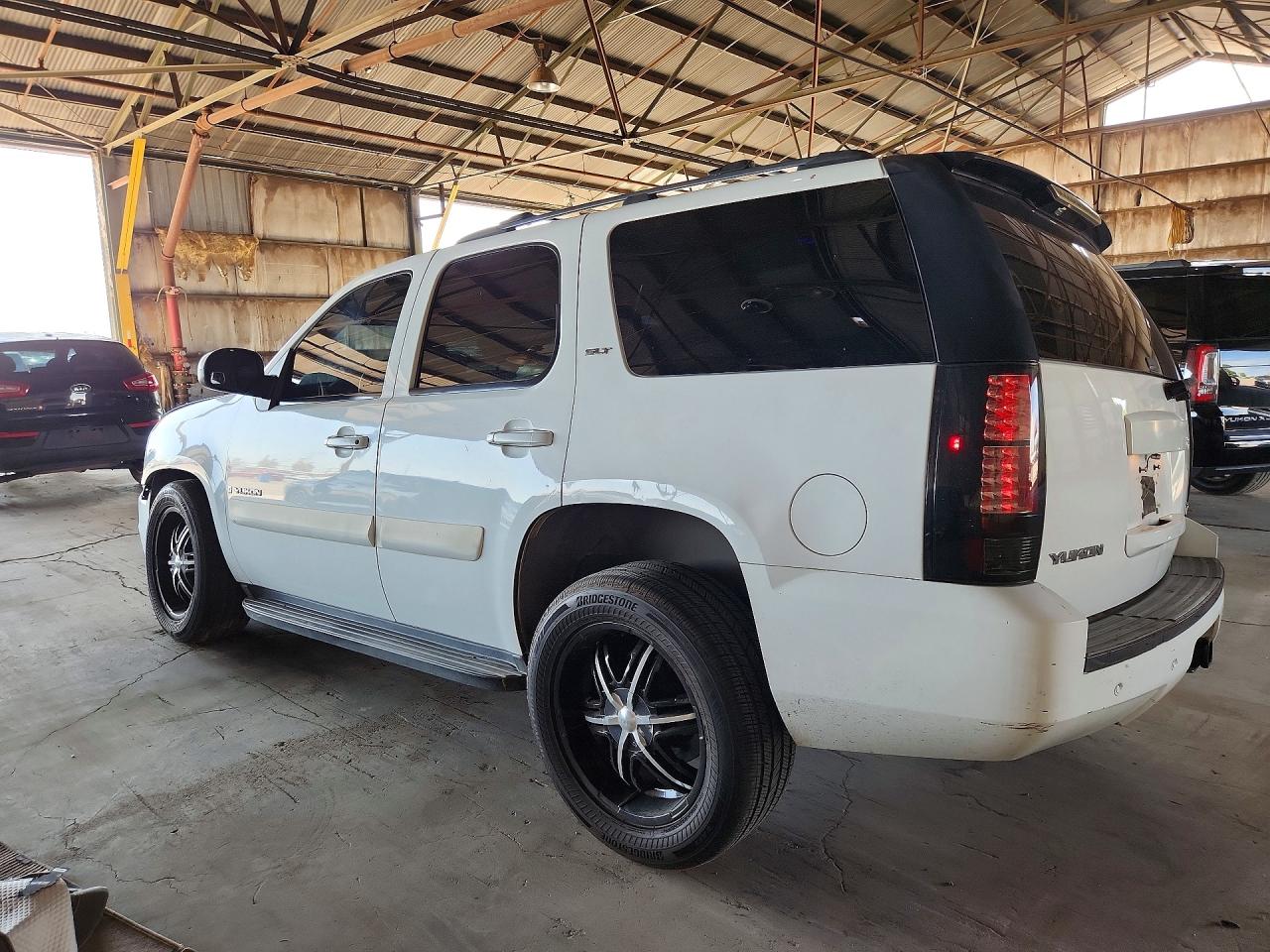 2007 Gmc Yukon White vin: 1GKFC13JX7R166077