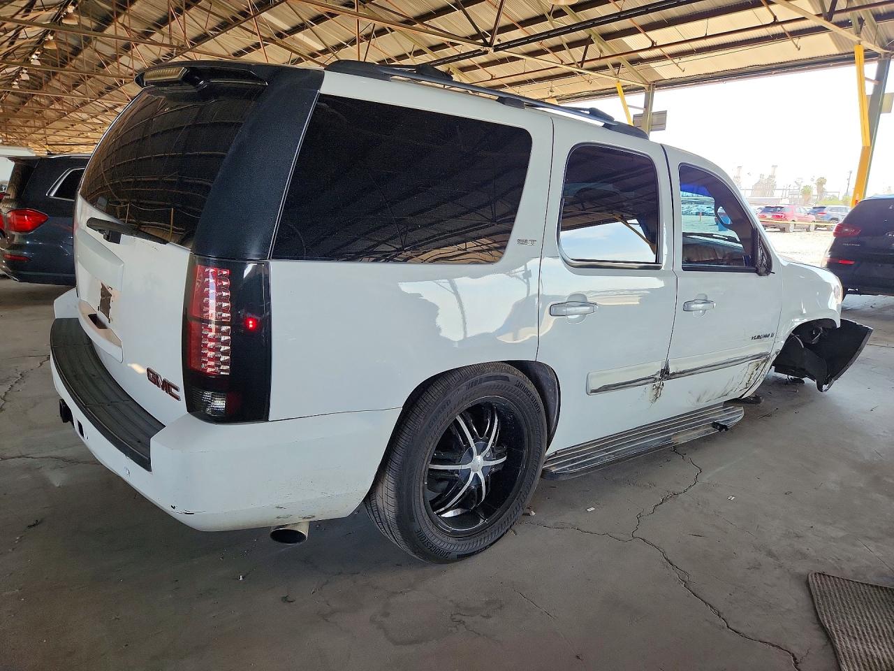 2007 Gmc Yukon White vin: 1GKFC13JX7R166077