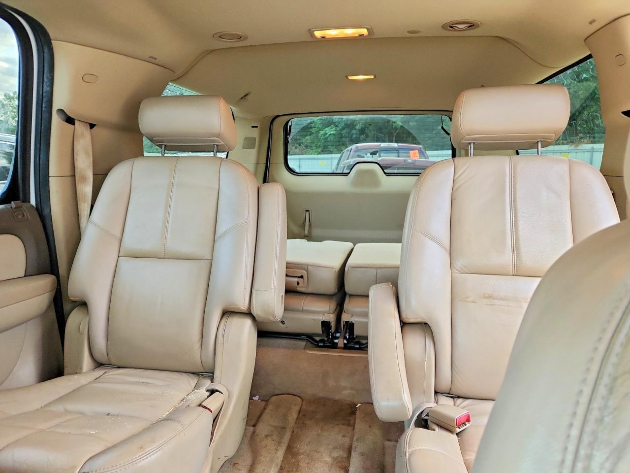 2007 Gmc Yukon Xl C1500 White vin: 1GKFC16067R410469