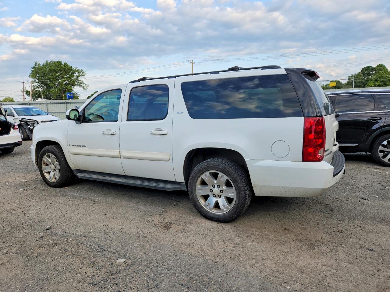 2007 Gmc Yukon Xl C1500 White vin: 1GKFC16067R410469