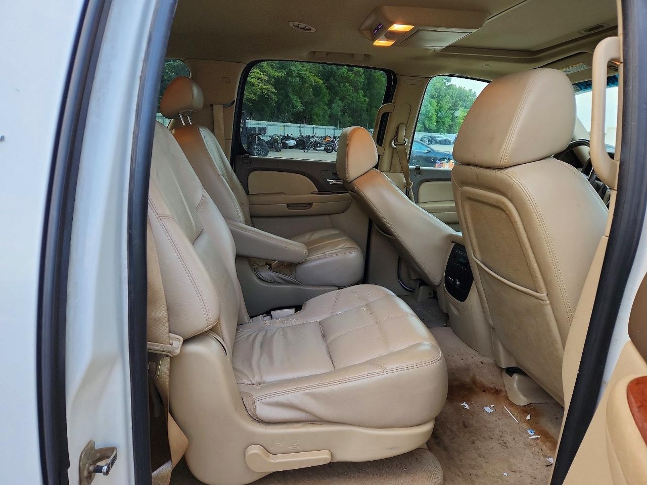 2007 Gmc Yukon Xl C1500 White vin: 1GKFC16067R410469