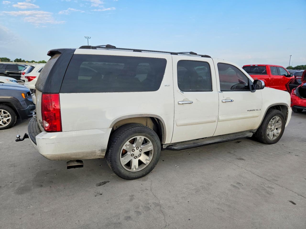 2007 Gmc Yukon Xl C1500 White vin: 1GKFC16077J187096