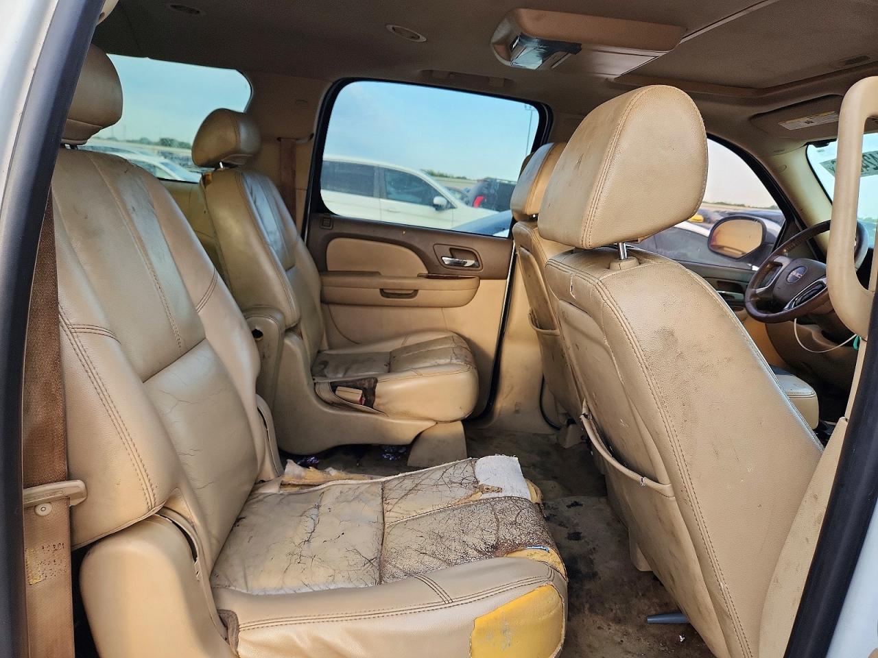 2007 Gmc Yukon Xl C1500 White vin: 1GKFC16077J187096