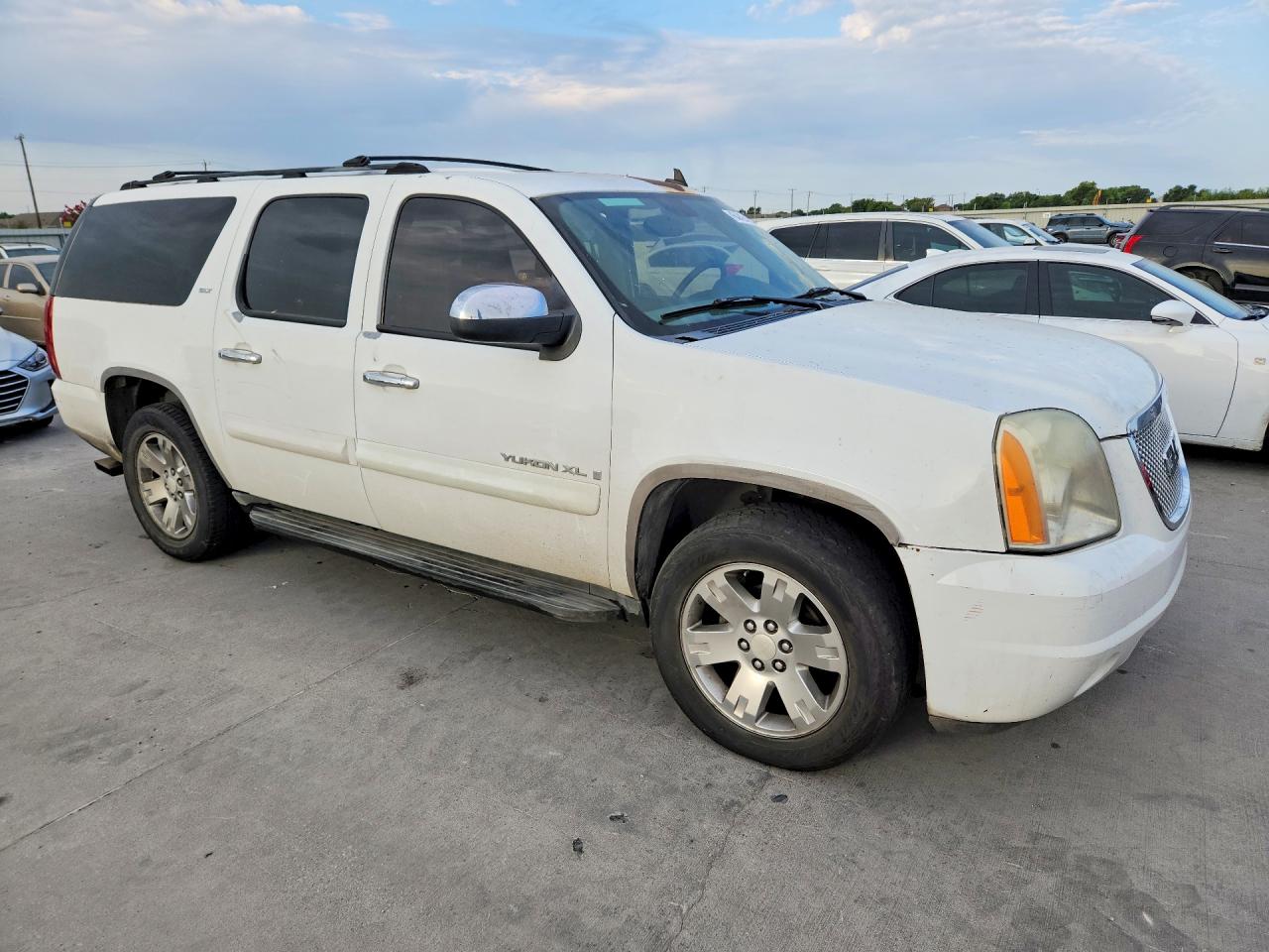 2007 Gmc Yukon Xl C1500 White vin: 1GKFC16077J187096