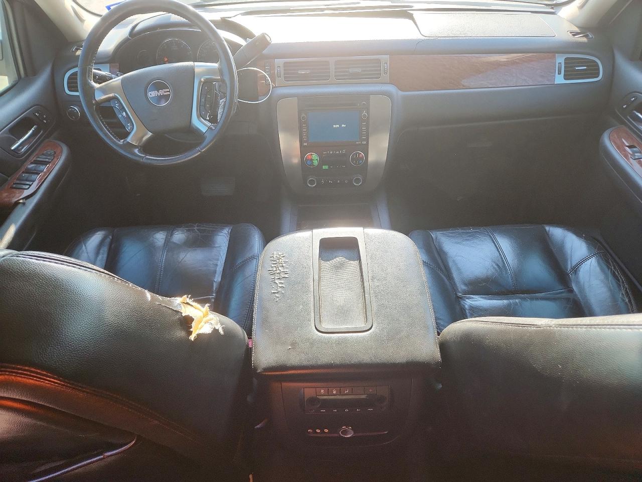 2007 Gmc Yukon Xl C1500 White vin: 1GKFC16087R253897
