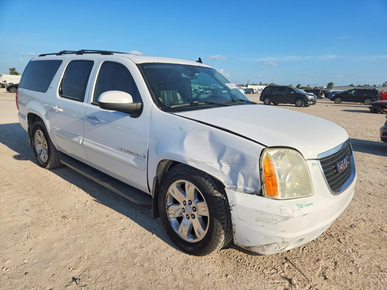 2007 Gmc Yukon Xl C1500 White vin: 1GKFC16087R253897