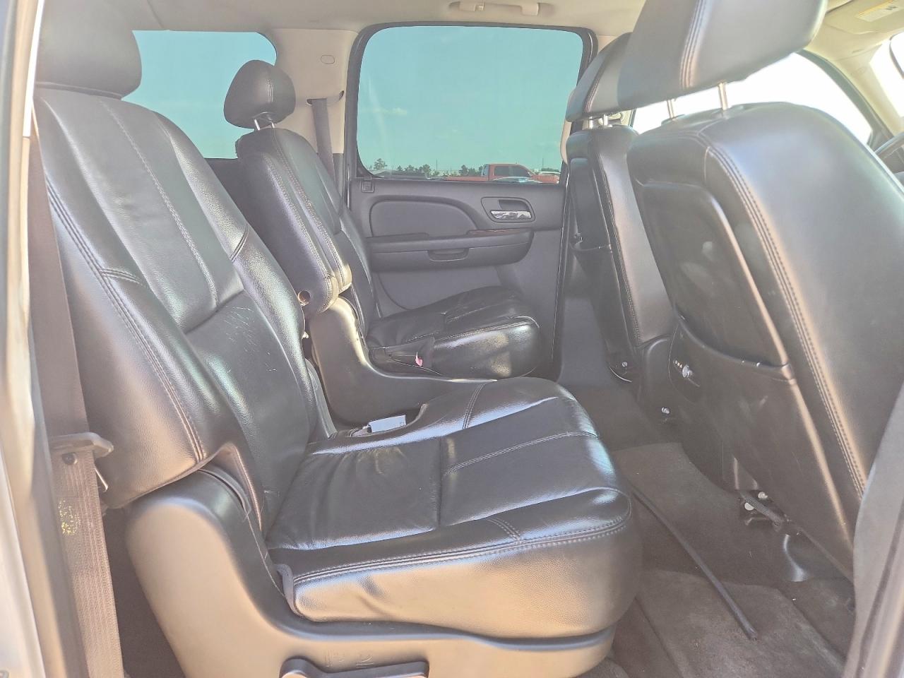 2007 Gmc Yukon Xl C1500 White vin: 1GKFC16087R253897