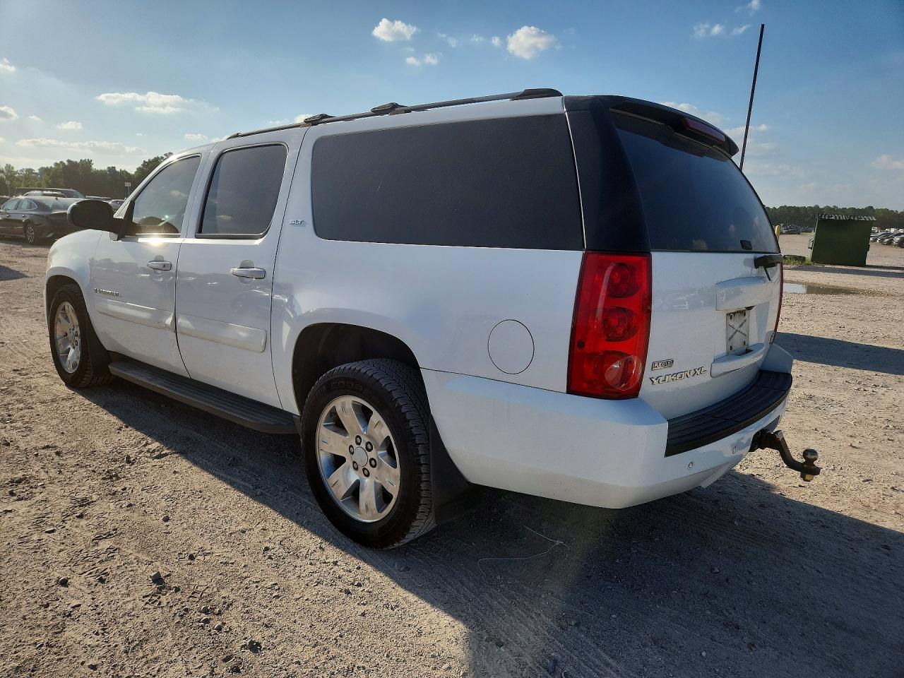 2007 Gmc Yukon Xl C1500 White vin: 1GKFC16087R253897
