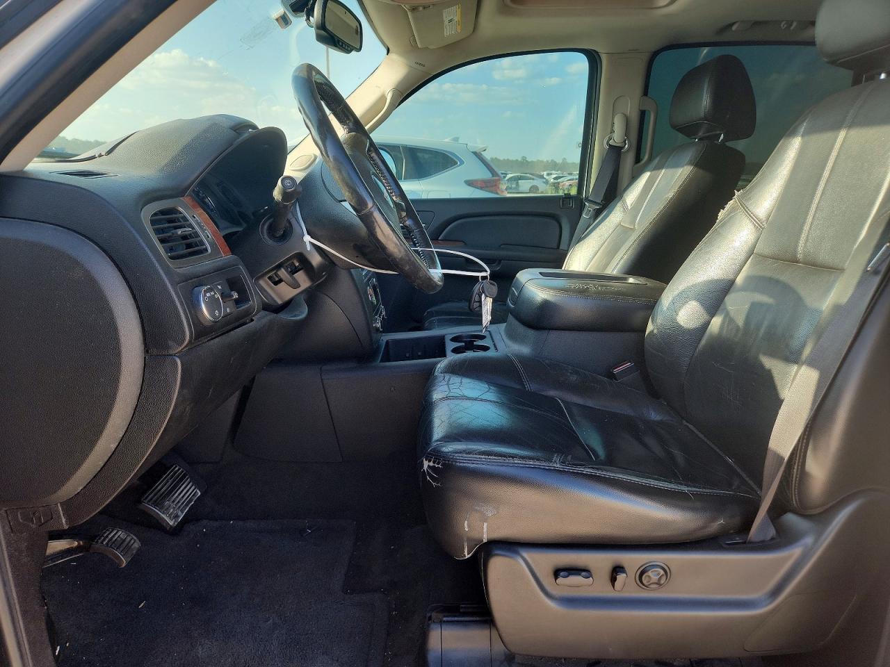 2007 Gmc Yukon Xl C1500 White vin: 1GKFC16087R253897