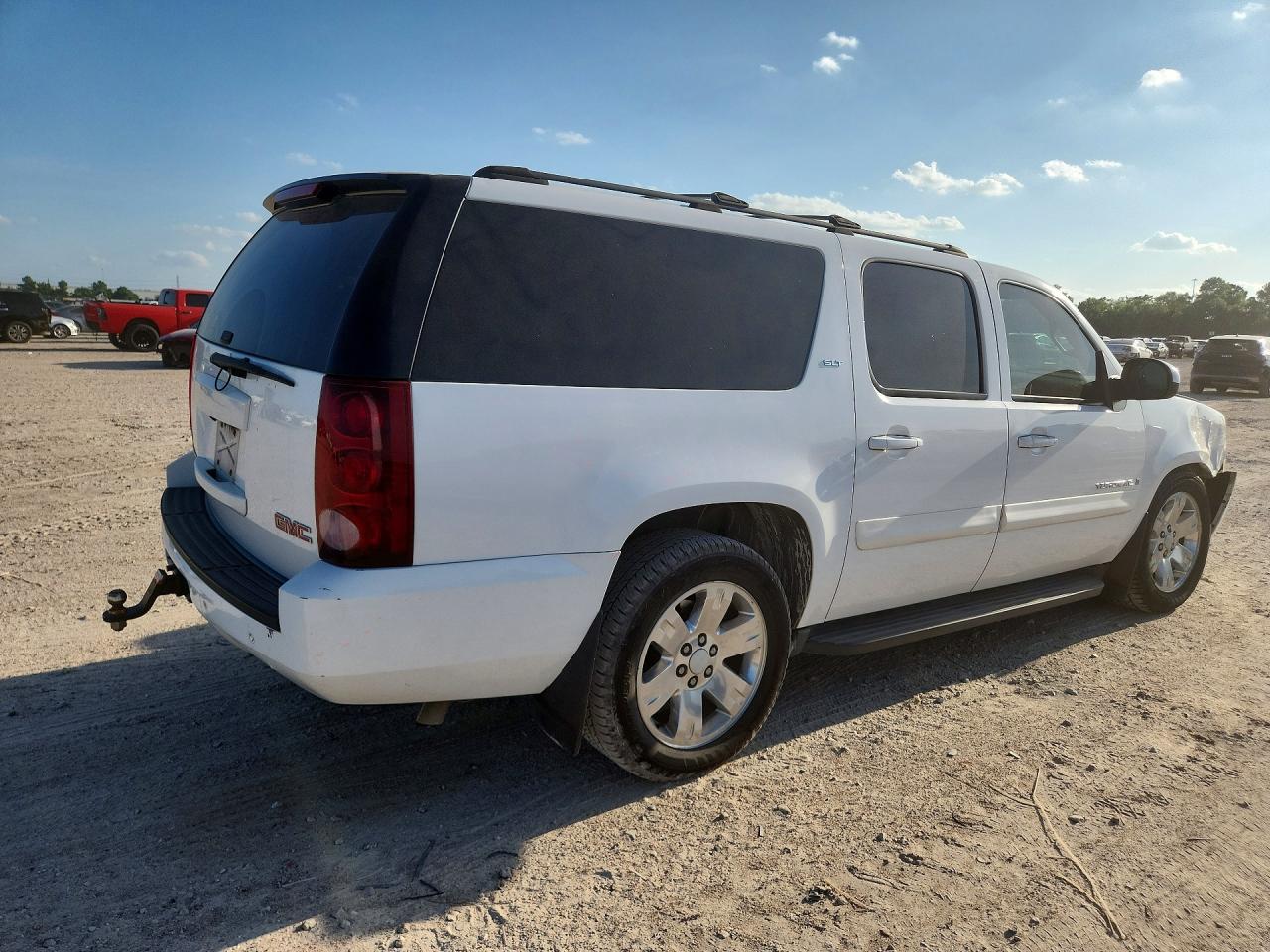 2007 Gmc Yukon Xl C1500 White vin: 1GKFC16087R253897