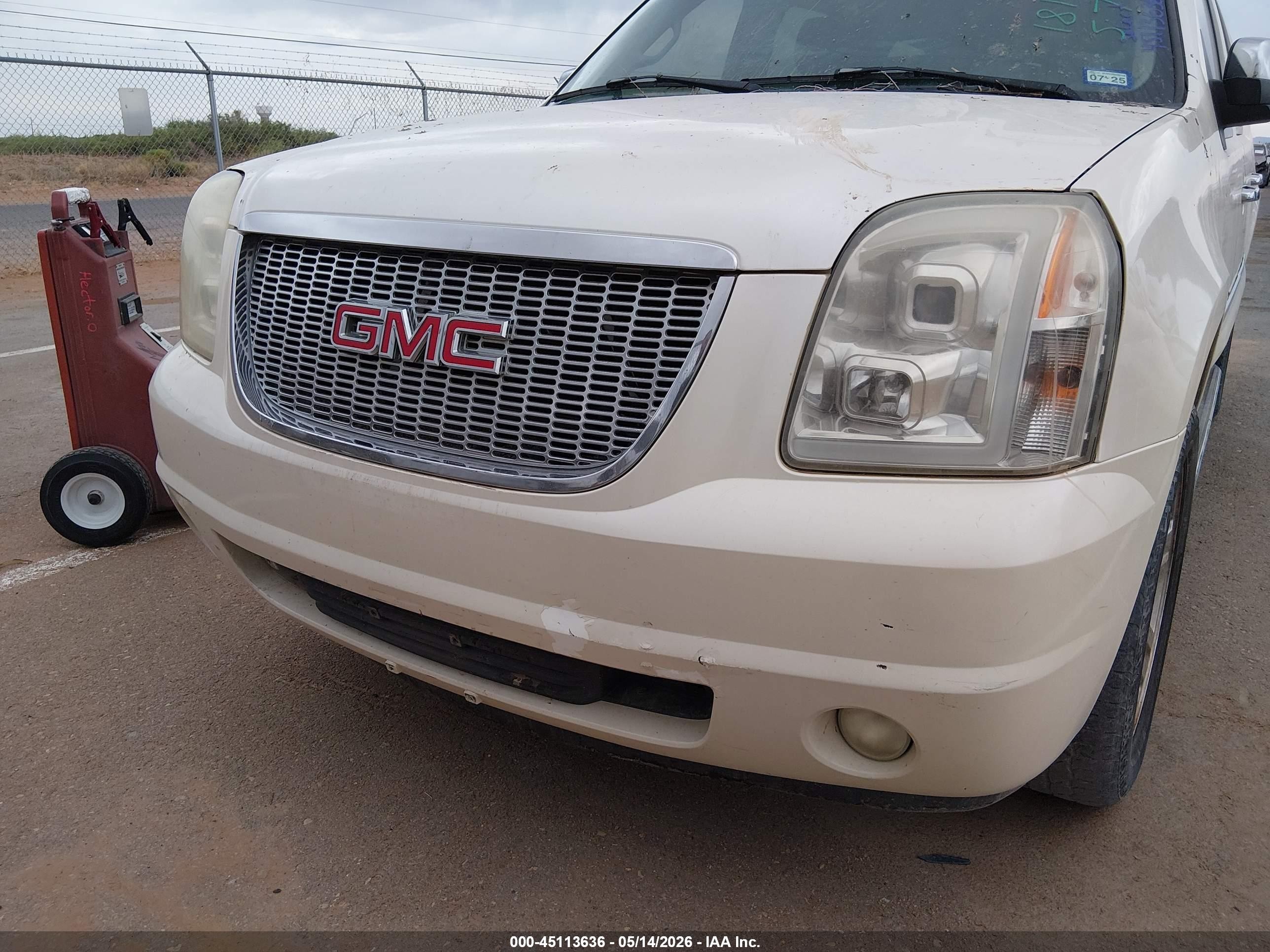 2008 Gmc Yukon Xl 1500 Slt White vin: 1GKFC16J68R181270