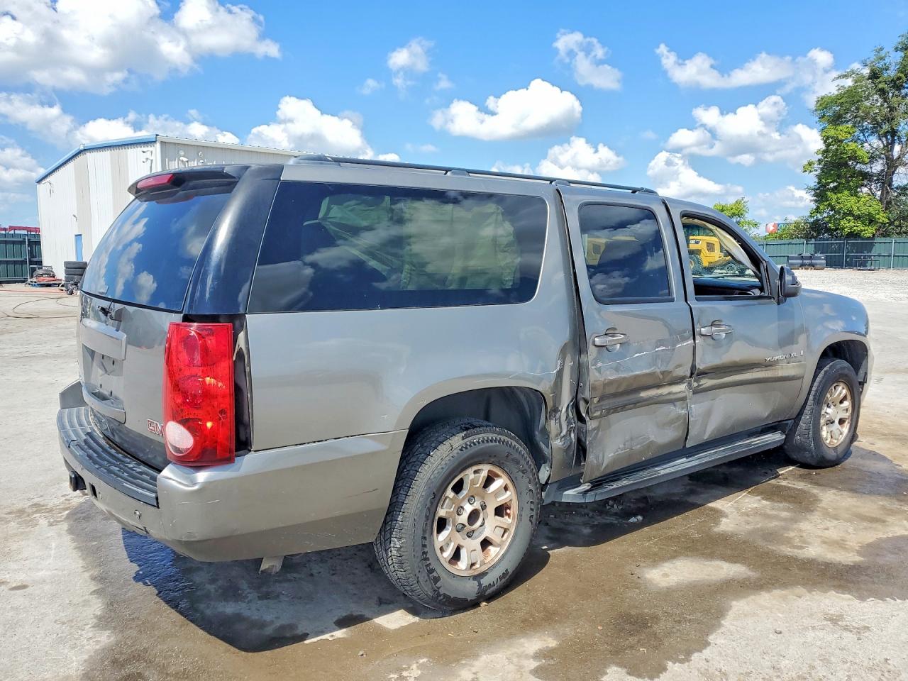 2008 Gmc Yukon Xl C1500 Silver vin: 1GKFC16J68R202554