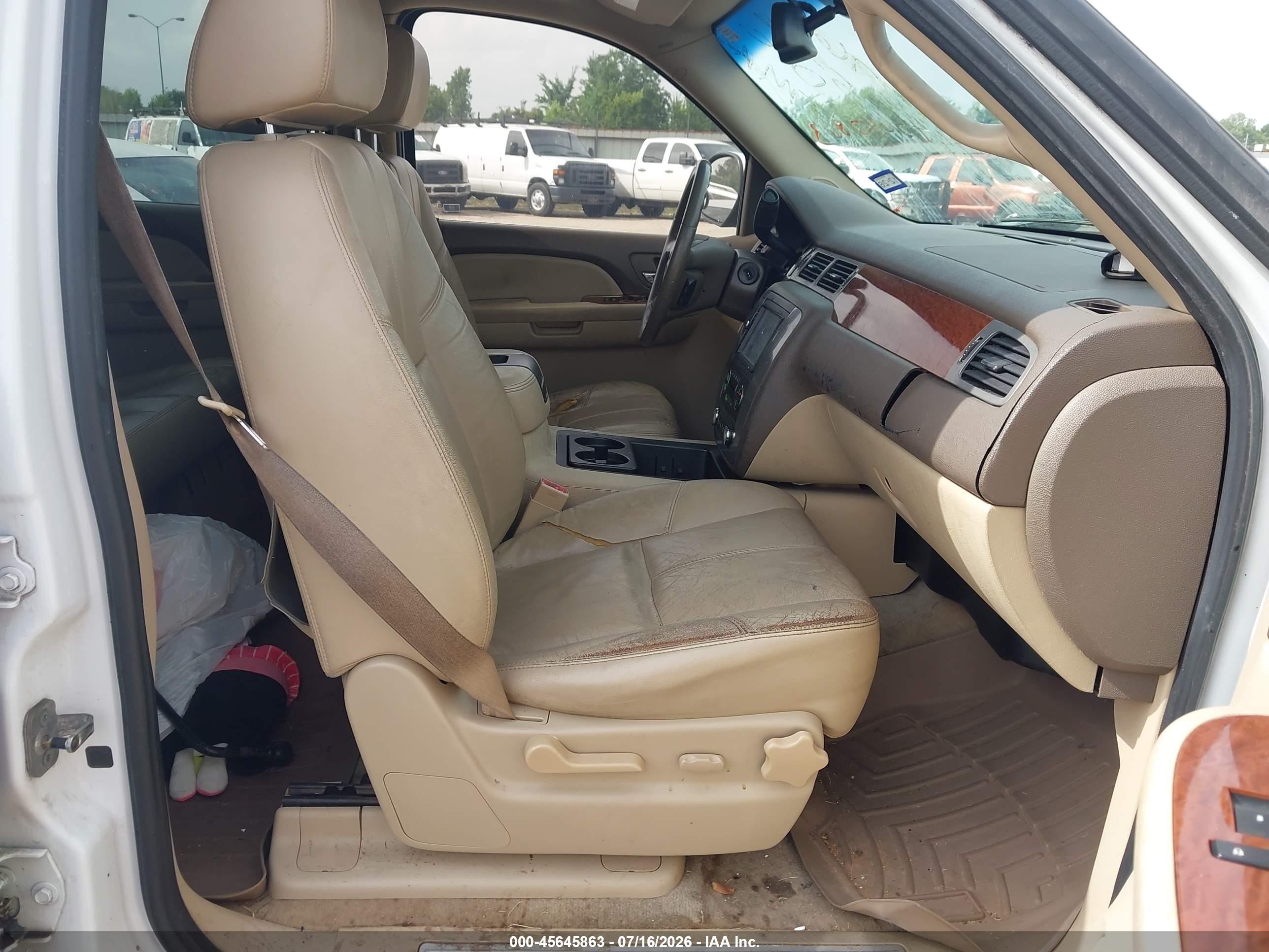 2008 Gmc Yukon Xl 1500 Slt White vin: 1GKFC16J68R228765
