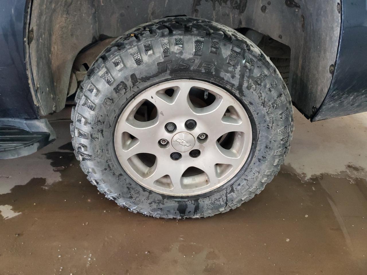 2009 Gmc Yukon Sle Blue vin: 1GKFC23C99R162595 Damage: Left Rear Wheel, Curb Rash, > 12 Inches
