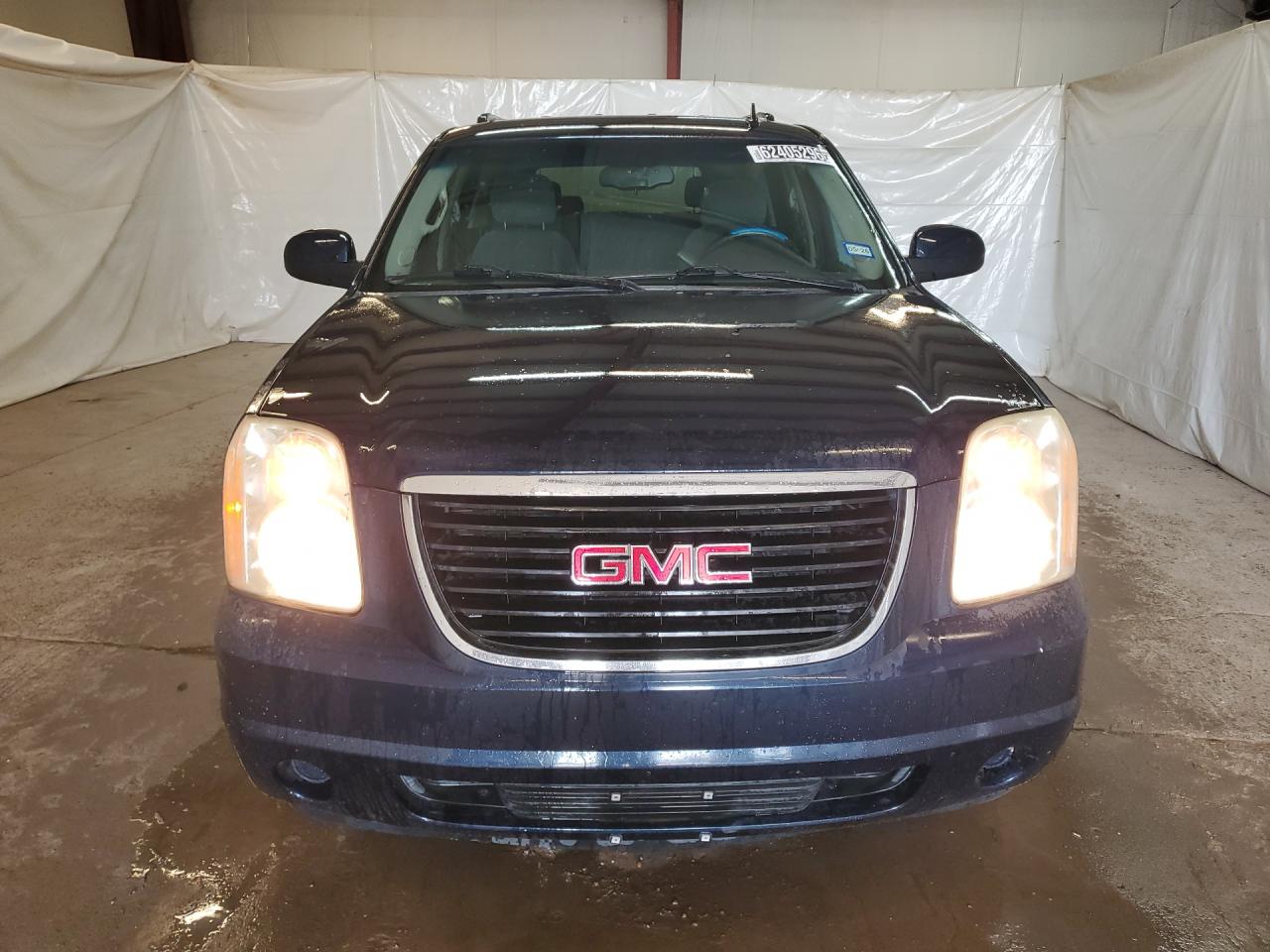 2009 Gmc Yukon Sle Blue vin: 1GKFC23C99R162595 Damage: Left Head Lamp, Faded, Repair Required