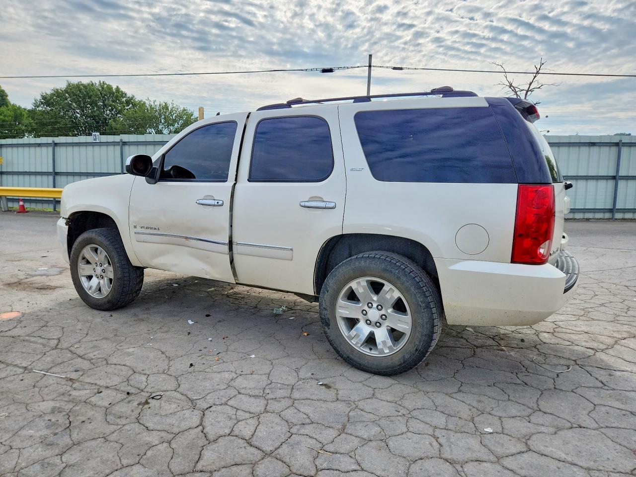 2009 Gmc Yukon Slt White vin: 1GKFC33J19R291015