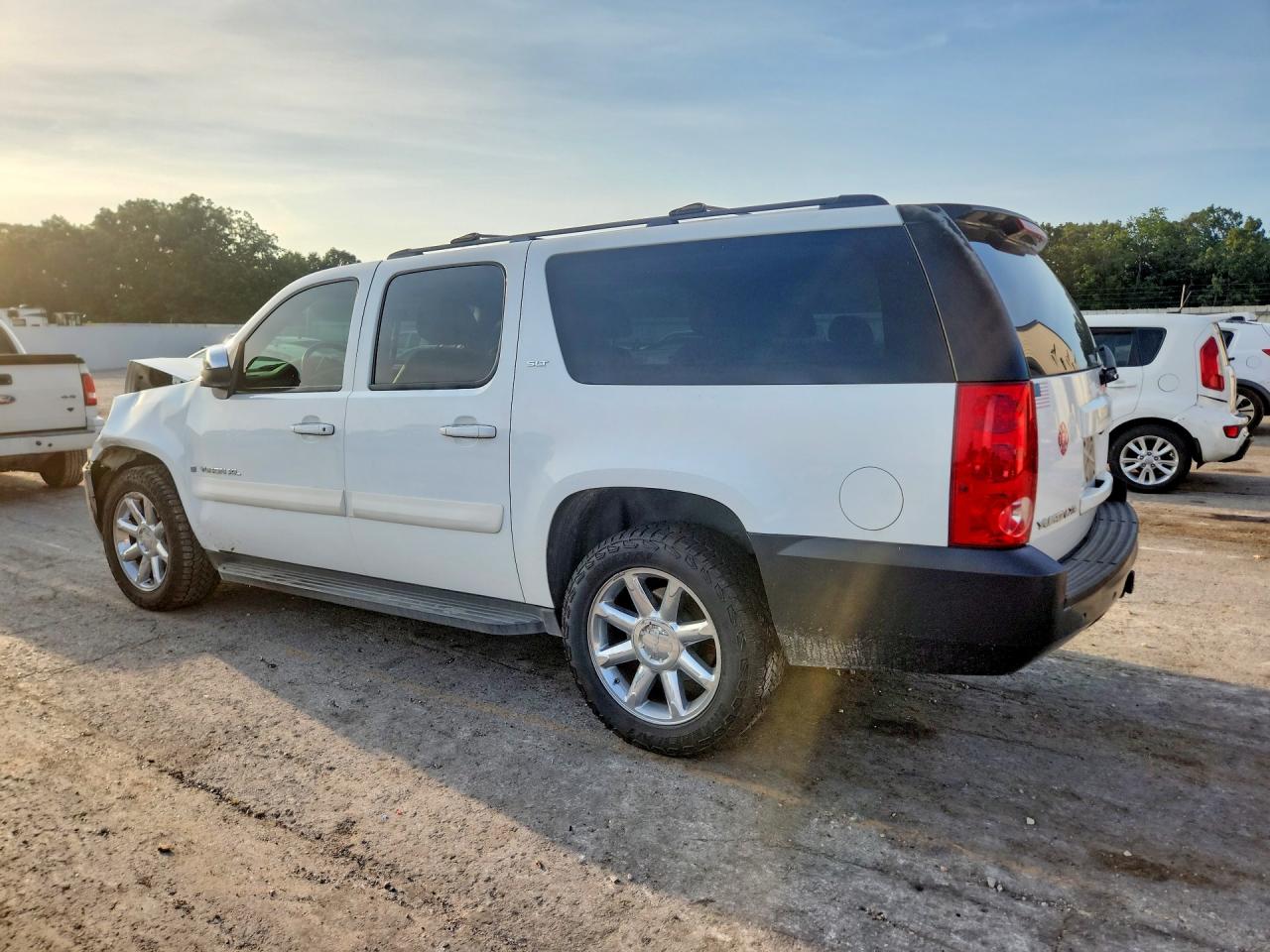 2009 Gmc Yukon Xl C1500 Slt White vin: 1GKFC36J49R217762