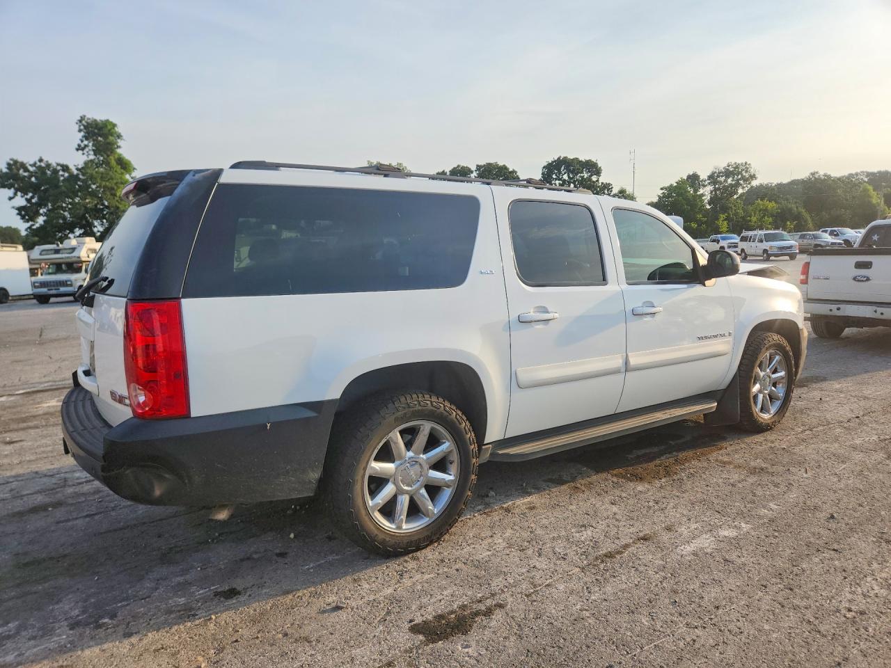 2009 Gmc Yukon Xl C1500 Slt White vin: 1GKFC36J49R217762