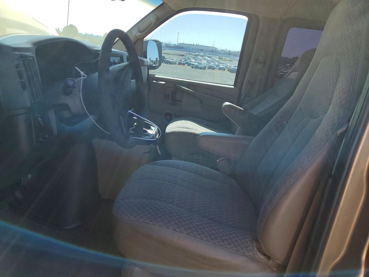 2004 Gmc Savana G1500 Желто-коричневый vin: 1GKFG15T041140679