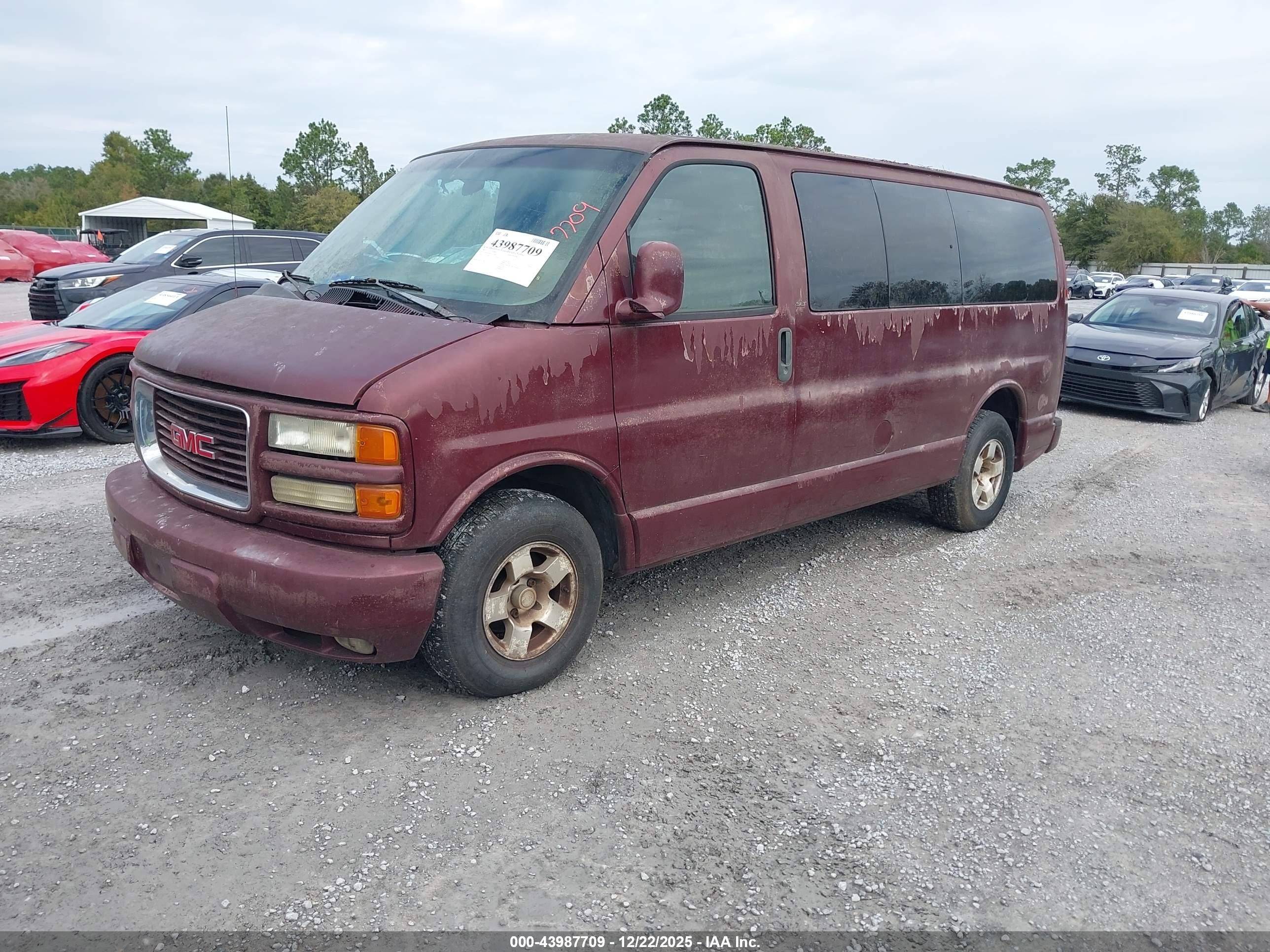 2002 Gmc Savana Slt   Maroon vin: 1GKFG65R921153669