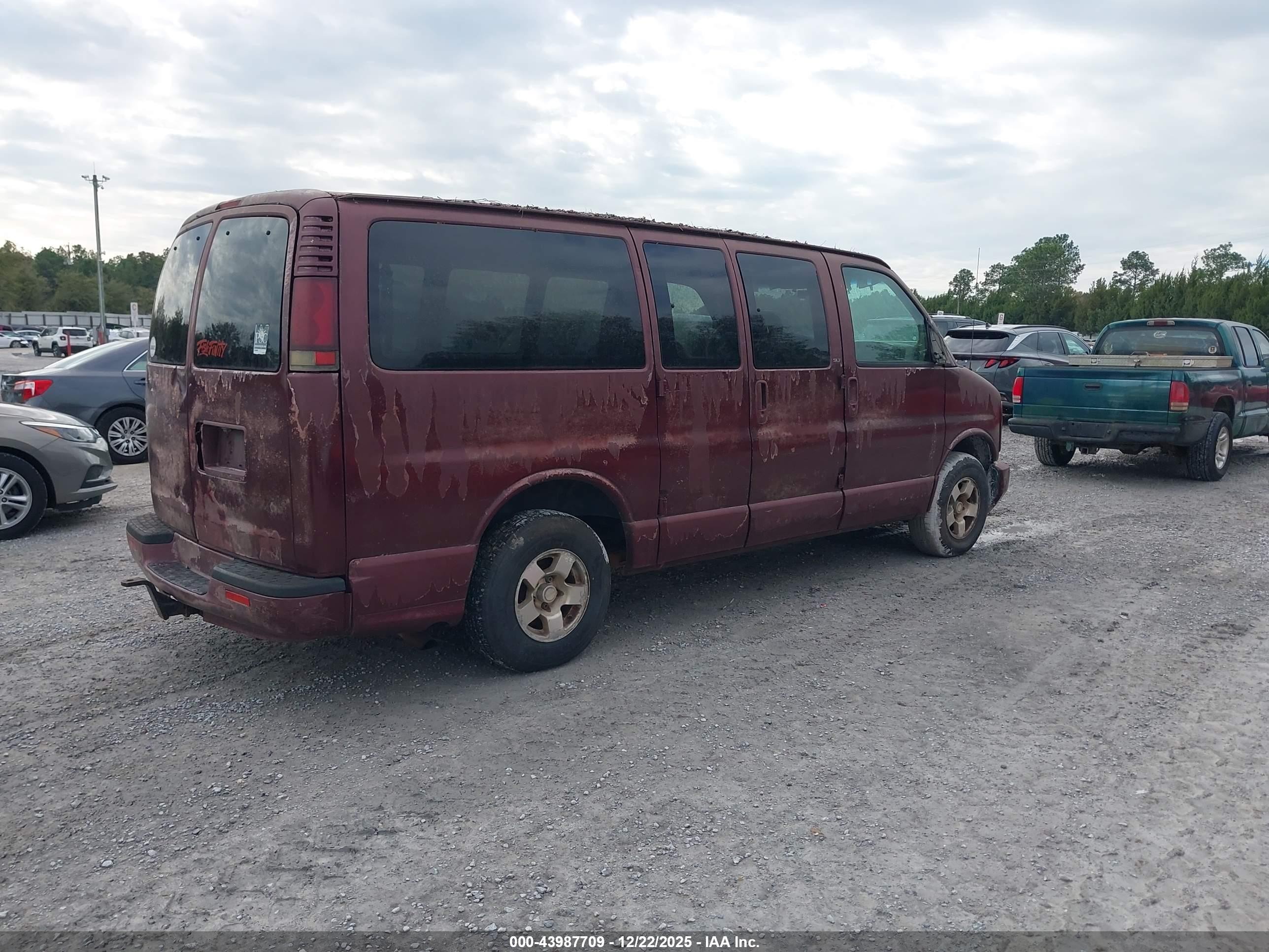 2002 Gmc Savana Slt   Maroon vin: 1GKFG65R921153669