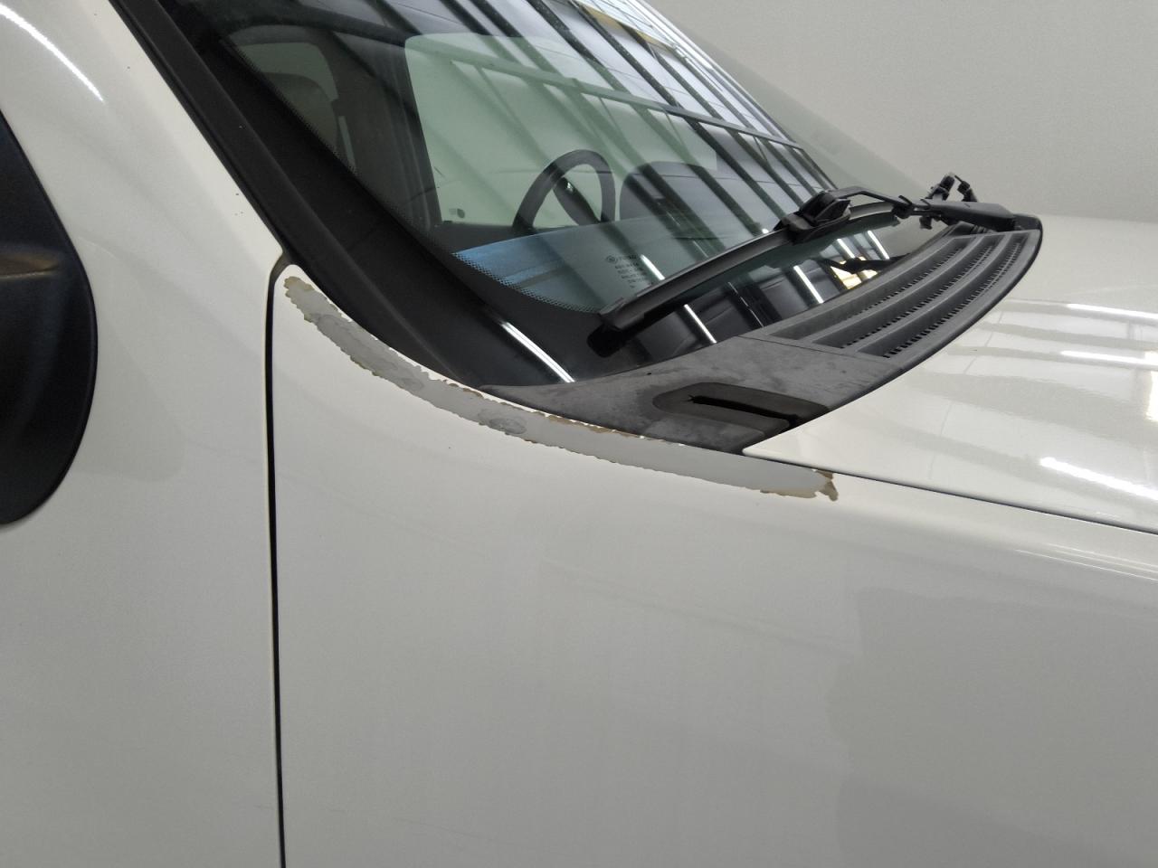 2009 Gmc Yukon Xl Denali White vin: 1GKFK06219J112962 Damage: Right Front Fender, Chipped, 4