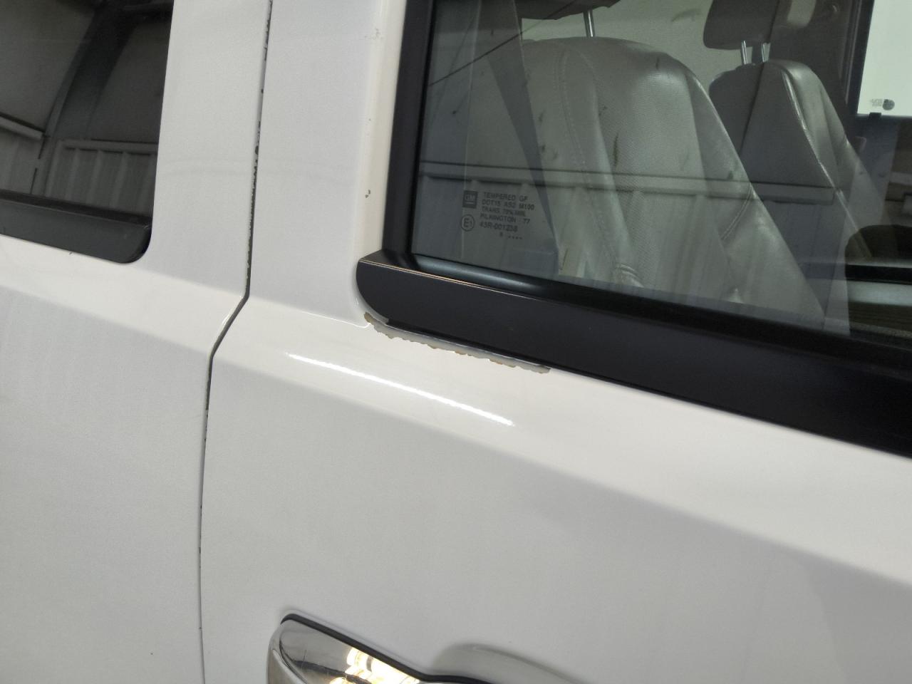 2009 Gmc Yukon Xl Denali White vin: 1GKFK06219J112962 Damage: Right Front Door, Chipped, 4