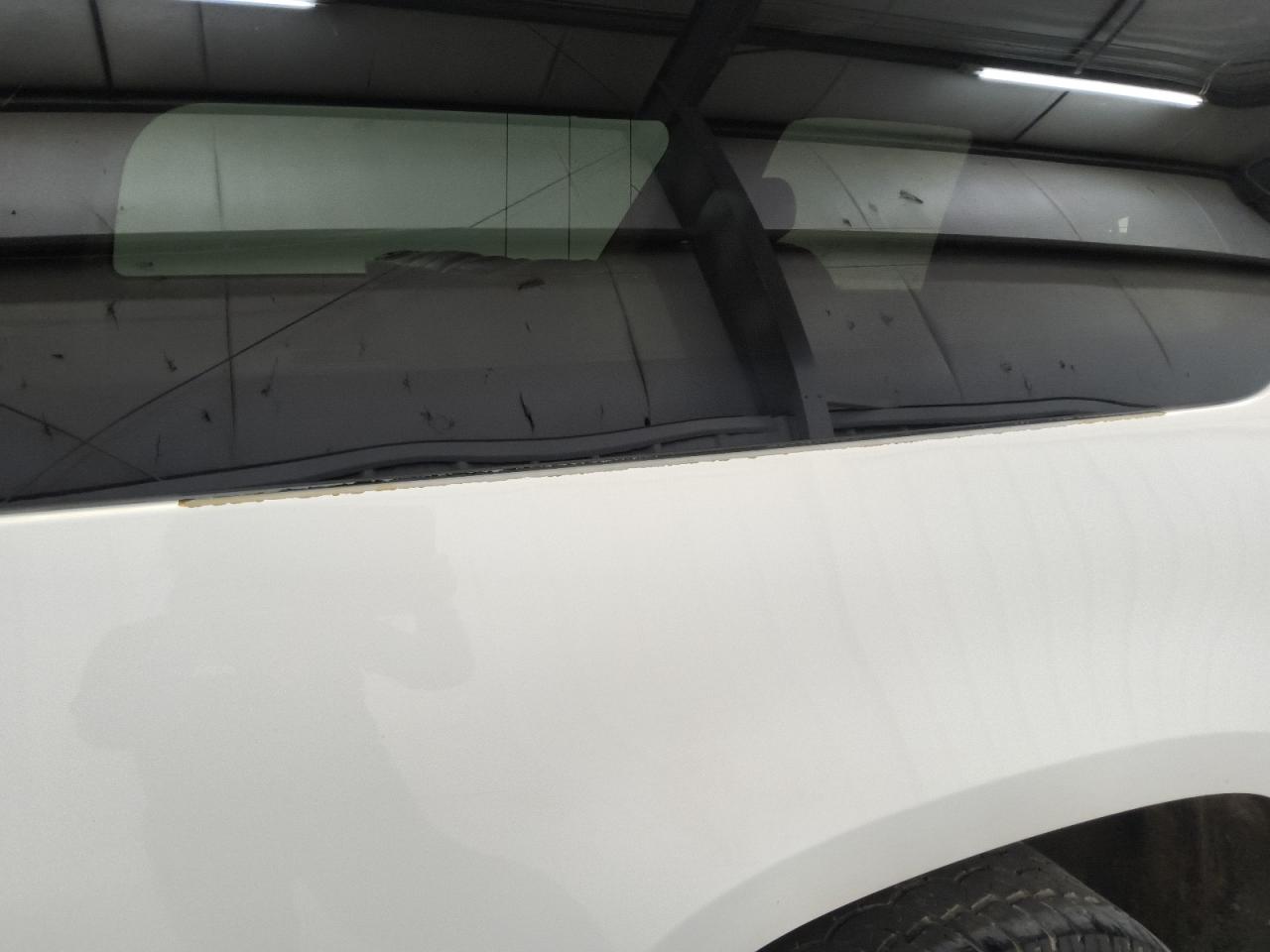 2009 Gmc Yukon Xl Denali White vin: 1GKFK06219J112962 Damage: Right Qtr Panel, Chipped, 3