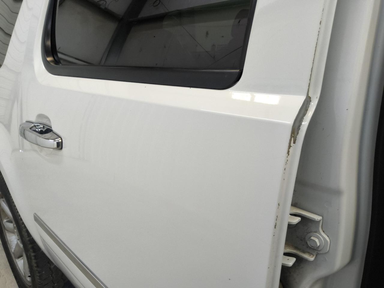 2009 Gmc Yukon Xl Denali White vin: 1GKFK06219J112962 Damage: Right Rear Door, Chipped, 4