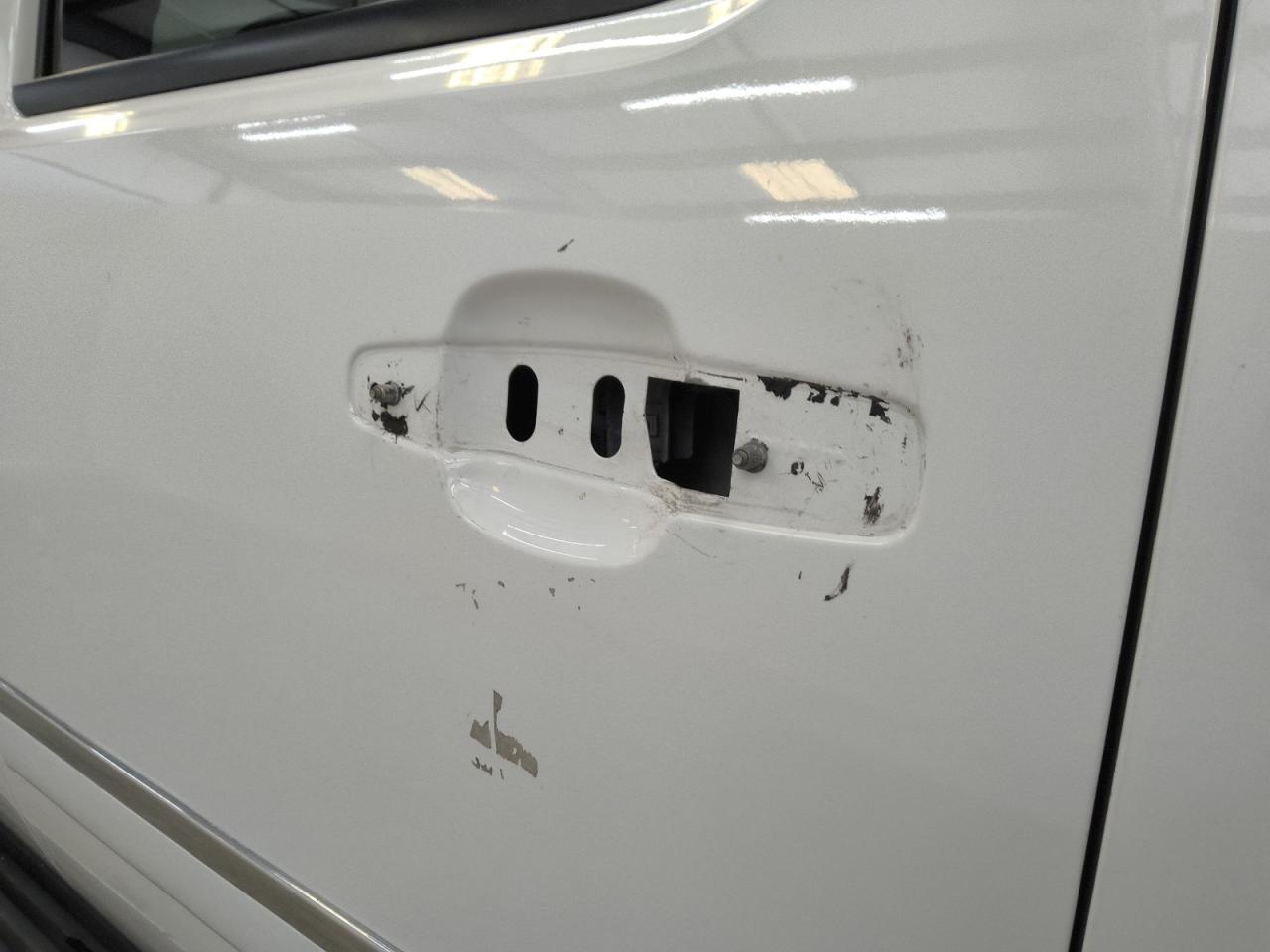 2009 Gmc Yukon Xl Denali White vin: 1GKFK06219J112962 Damage: Left Rear Door Handle, Missing, Replacement Required