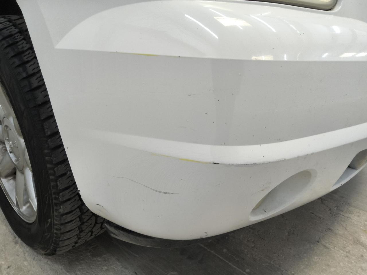 2009 Gmc Yukon Xl Denali White vin: 1GKFK06219J112962 Damage: Front Bumper, Chipped, 4