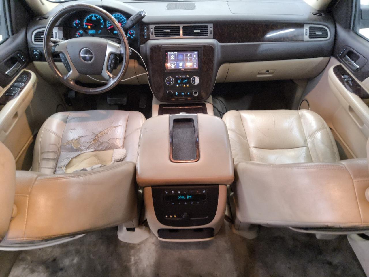 2009 Gmc Yukon Xl Denali White vin: 1GKFK06219J112962 Damage: Right Rear Carpet, Stained, Permanent