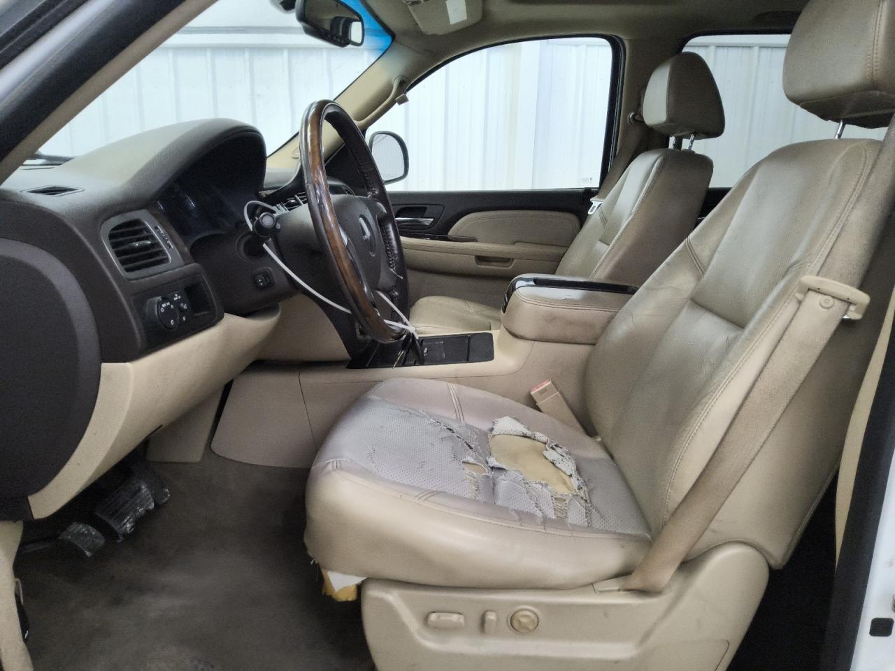 2009 Gmc Yukon Xl Denali White vin: 1GKFK06219J112962 Damage: Left Front Seat, Worn, Replacement Required